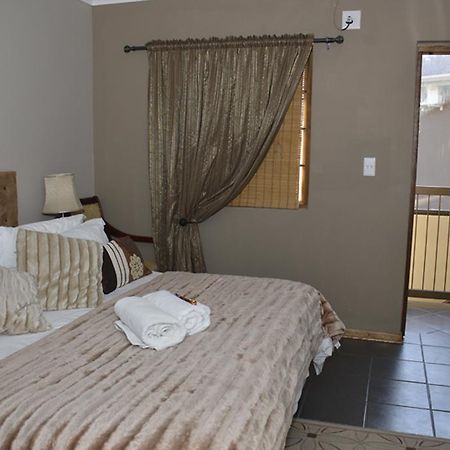 Two Bells Guest House Bloemfontein Dış mekan fotoğraf