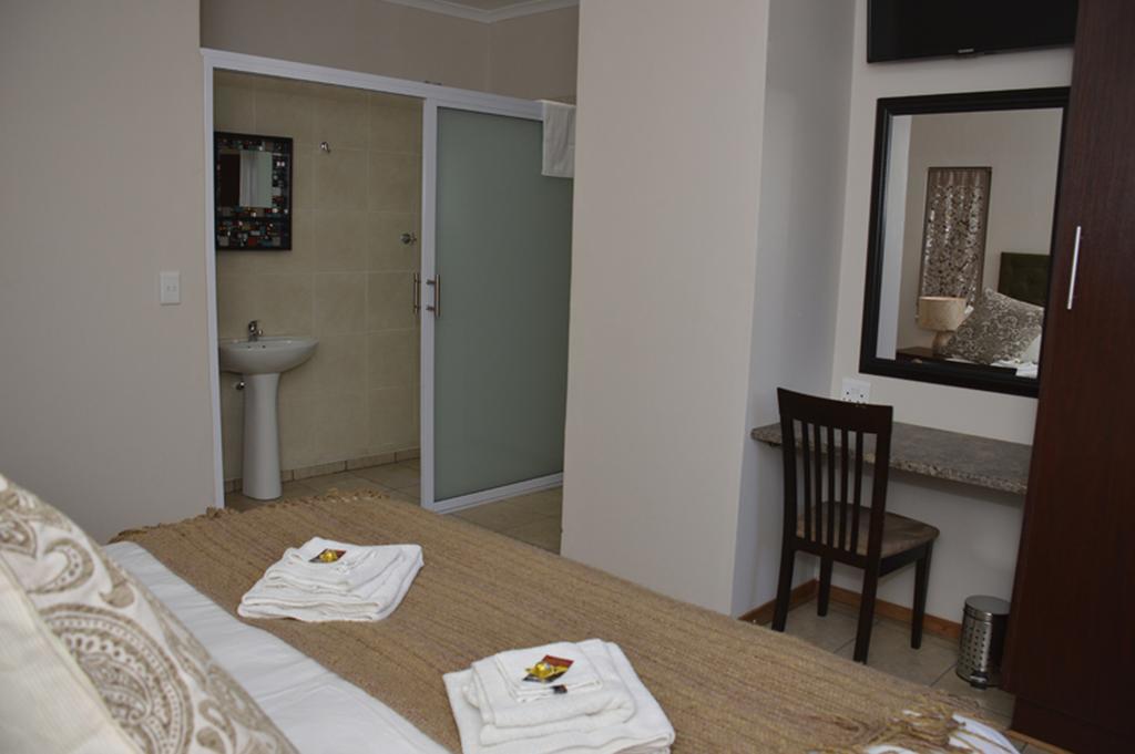 Two Bells Guest House Bloemfontein Oda fotoğraf