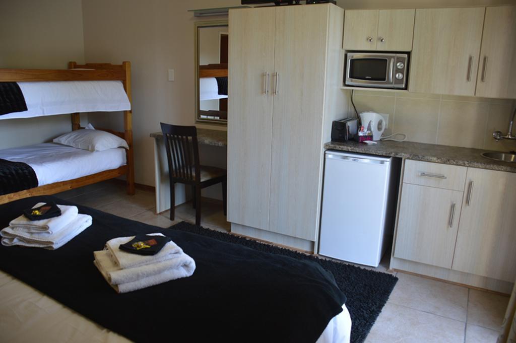 Two Bells Guest House Bloemfontein Oda fotoğraf
