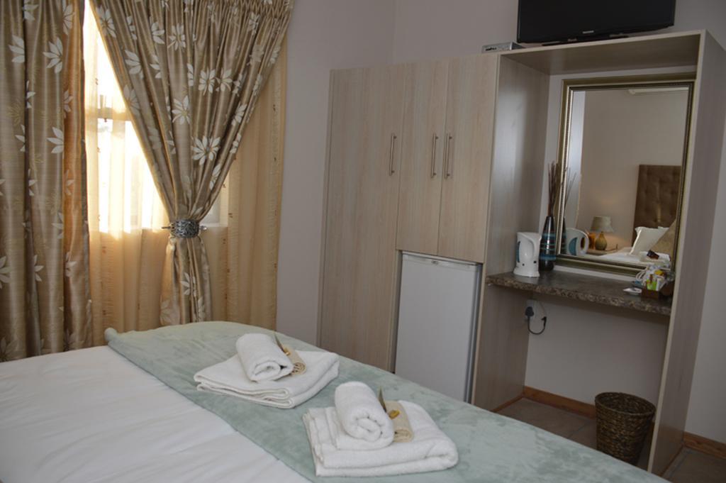 Two Bells Guest House Bloemfontein Oda fotoğraf