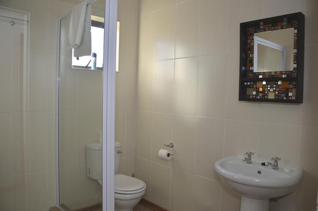 Two Bells Guest House Bloemfontein Oda fotoğraf