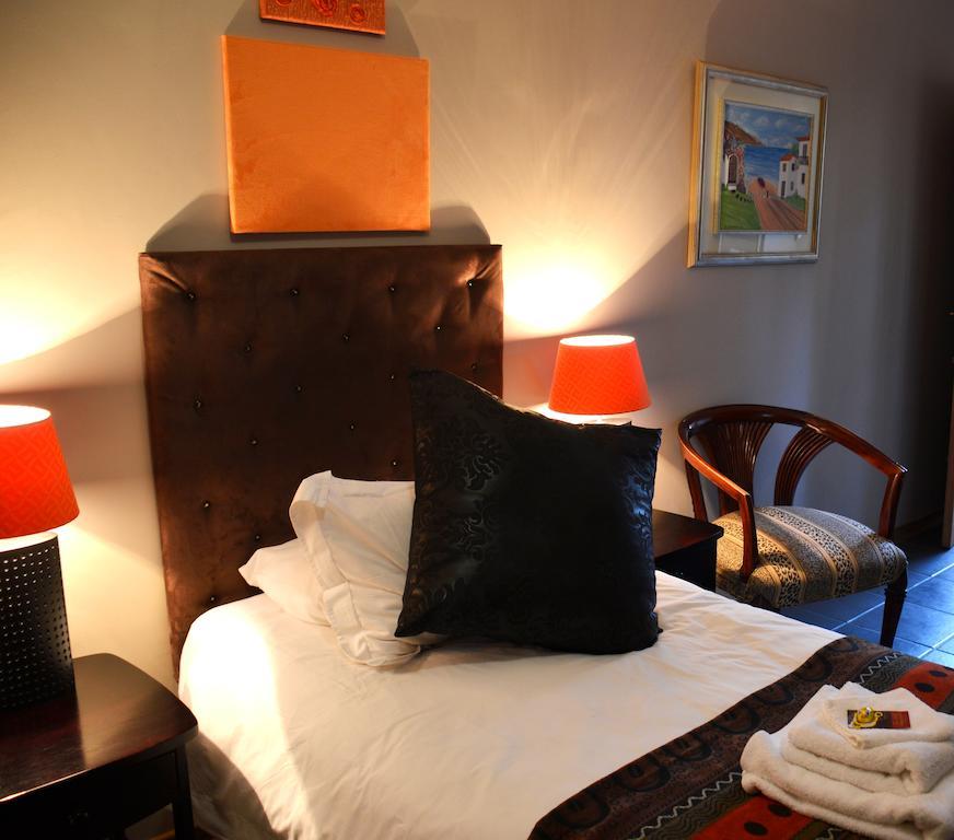 Two Bells Guest House Bloemfontein Oda fotoğraf
