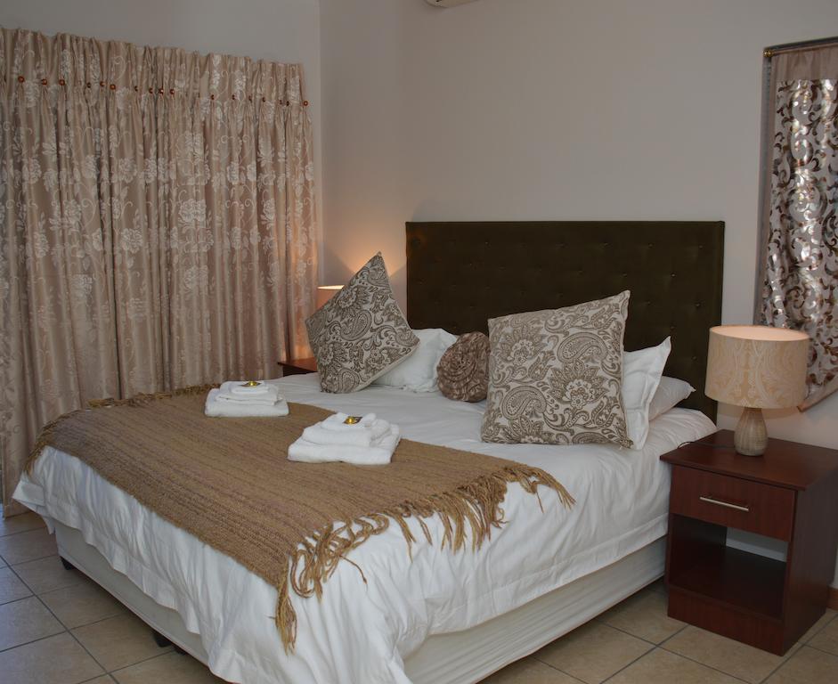 Two Bells Guest House Bloemfontein Oda fotoğraf